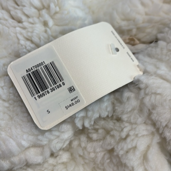Levi's Baby Bubble Sherpa Trucker Jacket
In coconut milk white NWTs - Picture 4 of 15